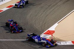 Pascal Wehrlein, Sauber C36-Ferrari, Daniil Kvyat, Scuderia Toro Rosso STR12, Marcus Ericsson, Sauber C36