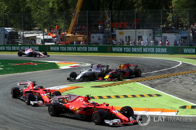 Kimi Raikkonen, Ferrari SF70H battles, Sebastian Vettel, Ferrari SF70H and Max Verstappen, Red Bull Racing RB13 battles, Felipe Massa, Williams FW40