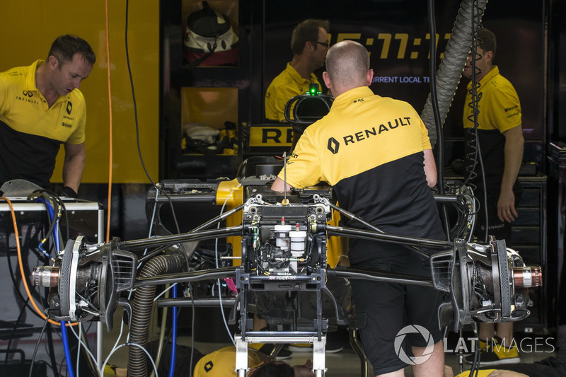 Renault Sport F1 Team RS17 front suspension