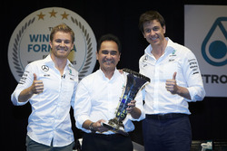 Nico Rosberg, Mercedes AMG F1, Toto Wolff, accionista y director ejecutivo del Mercedes AMG F1