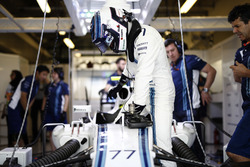 Валттері Боттас, Williams, сідає в свій болід