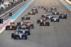 Старт гонки: лидирует Льюис Хэмилтон, Mercedes AMG F1 W07 Hybrid