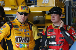 Kyle Busch, Joe Gibbs Racing Toyota, Erik Jones, Furniture Row Racing Toyota