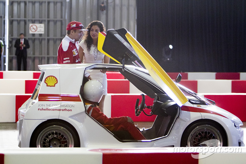 Kimi Raikkonen, Ferrari y Giselle Zarur Maccise reportera F1 Latinoamerica en el Shell Eco-marathon cars