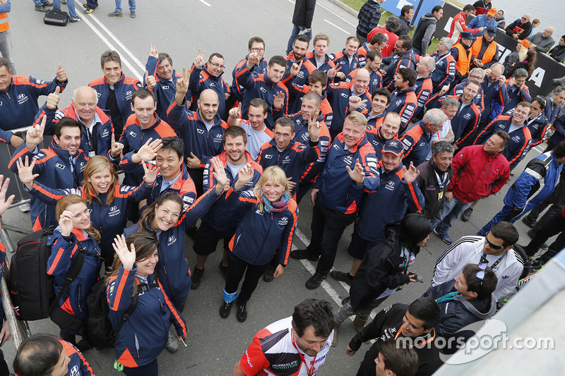 Hyundai Motorsport team celebrates victory