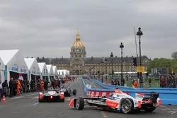 Nick Heidfeld, Mahindra Racing in the pitlane