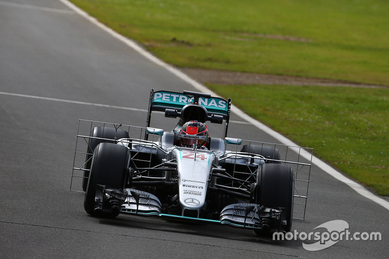 Esteban Ocon, Mercedes AMG F1 W07 Hybrid Test Driver