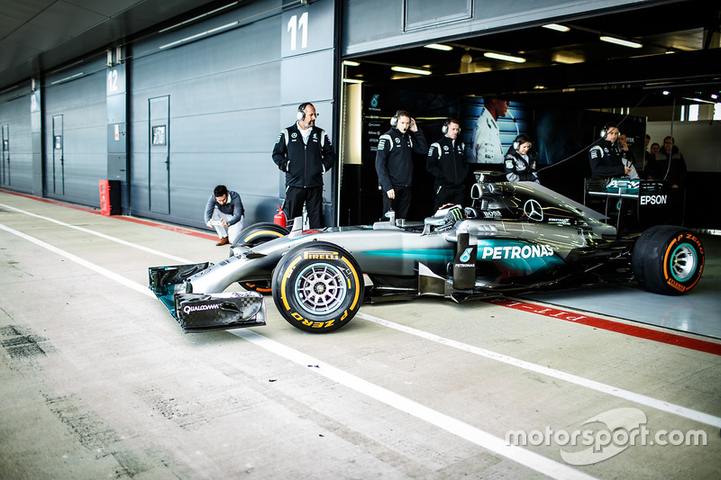 MotoGP-Champion Jorge Lorenzo im Mercedes AMG F1 W05