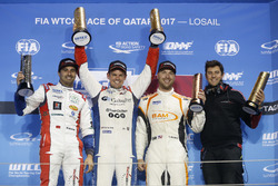 Podio: il vincitore della gara Tom Chilton, Sébastien Loeb Racing, Citroën C-Elysée WTCC, Citroën C-