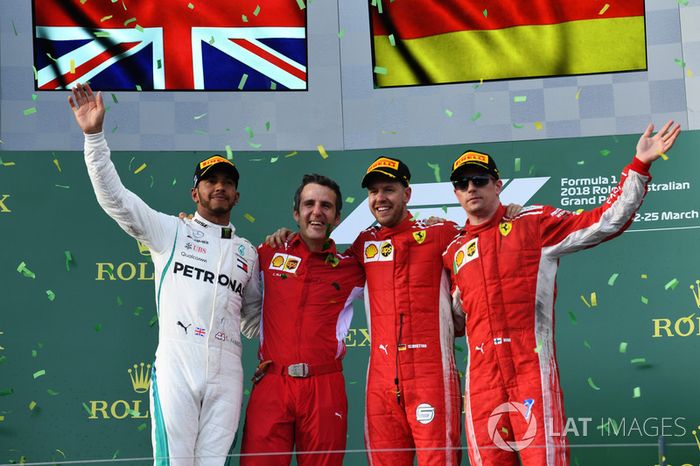 Podio segundo lugar Lewis Hamilton, Mercedes-AMG F1, Inaki Rueda, estratega de carreras de Ferrari, ganador de la carrera Sebastian Vettel, Ferrari, y tercer lugar Kimi Raikkonen, Ferrari
