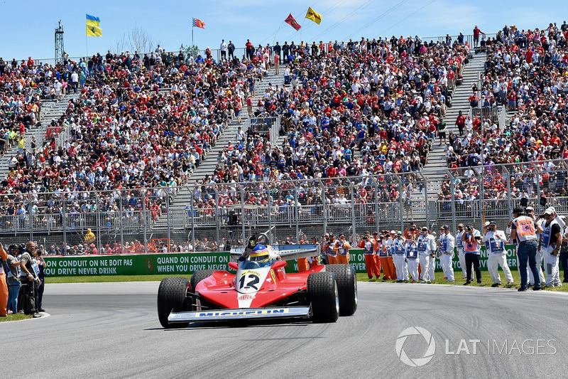 Jacques Villeneuve, pilote la Ferrari 312T3 de son père