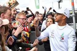 Lewis Hamilton, Mercedes-AMG F1 signs autographs for the fans