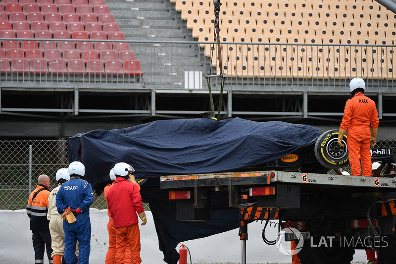 The car of Max Verstappen, Red Bull Racing RB14 is recovered from the gravel