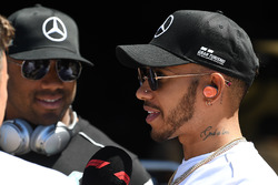 Lewis Hamilton, Mercedes-AMG F1 e il Quarterback dei Seattle Seahawks, Russell Wilson