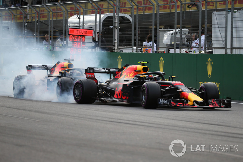 Insiden kecelakaan Max Verstappen, Red Bull Racing RB14, dan Daniel Ricciardo, Red Bull Racing RB14