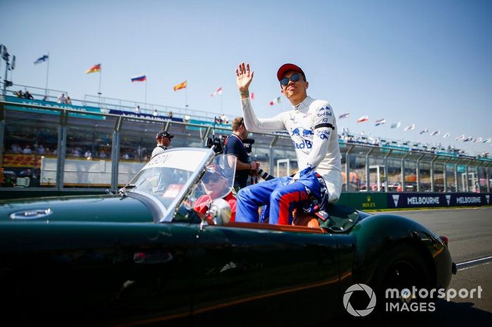 El primer desfile de pilotos