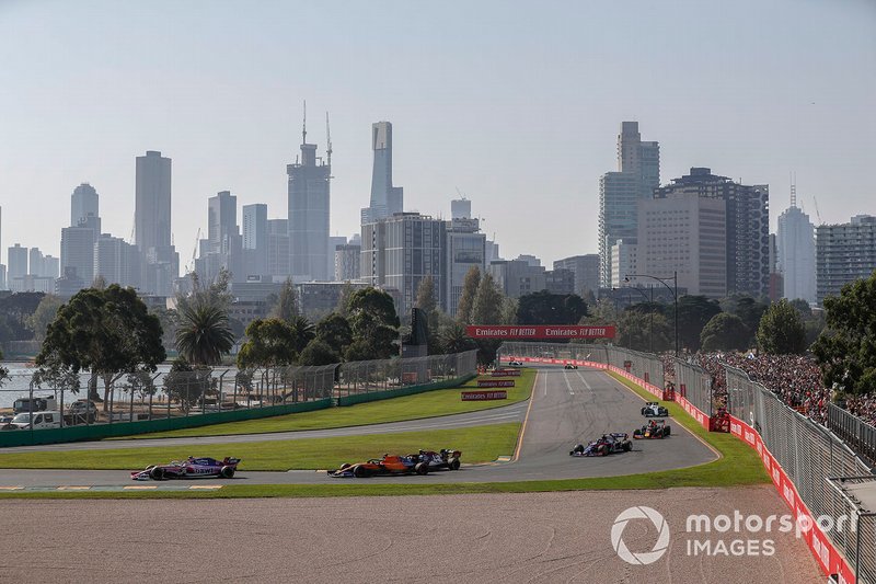 Lance Stroll, Racing Point RP19, precede Carlos Sainz Jr., McLaren MCL34, Antonio Giovinazzi, Alfa Romeo Racing C38, Daniil Kvyat, Toro Rosso STR14, e Pierre Gasly, Red Bull Racing RB15