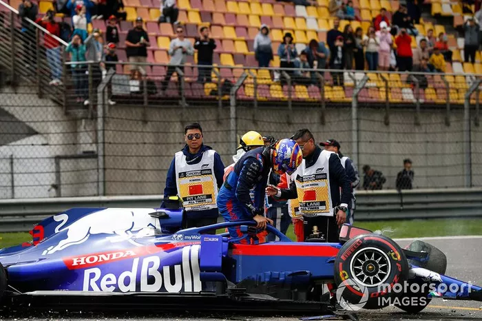 Aftermath of Alexander Albon, Toro Rosso STR14 crash