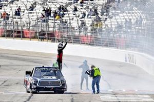 Race winner Kyle Busch, Kyle Busch Motorsports, Toyota Tundra Cessna