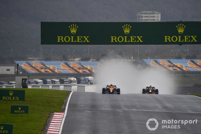 Lando Norris, McLaren MCL35, Max Verstappen, Red Bull Racing RB16