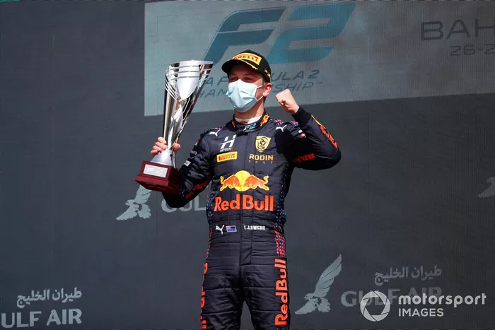 Podio: ganador Liam Lawson, Hitech Grand Prix