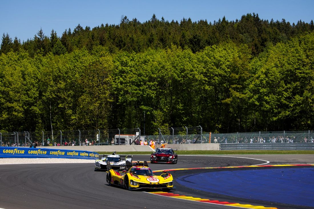 #83 AF Corse Ferrari 499P: Robert Kubica, Yifei Ye, Philip Hanson