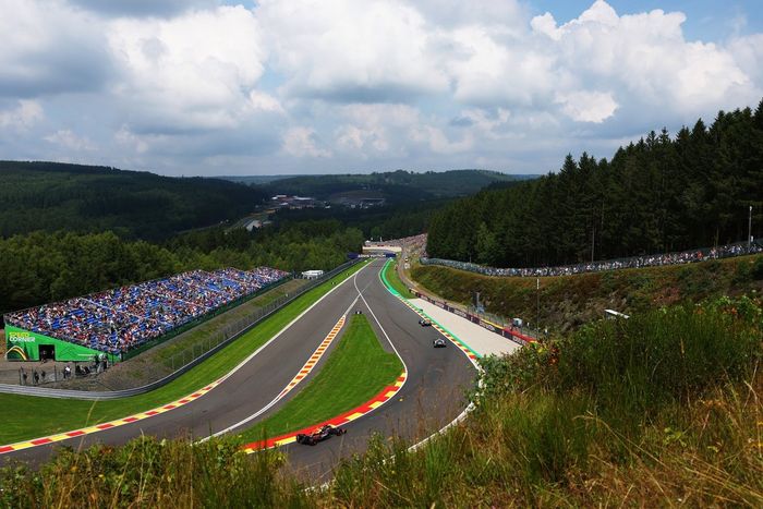 Esteban Ocon, Haas F1 Team, Oliver Bearman, Haas F1 Team, Yuki Tsunoda, Red Bull Racing Team