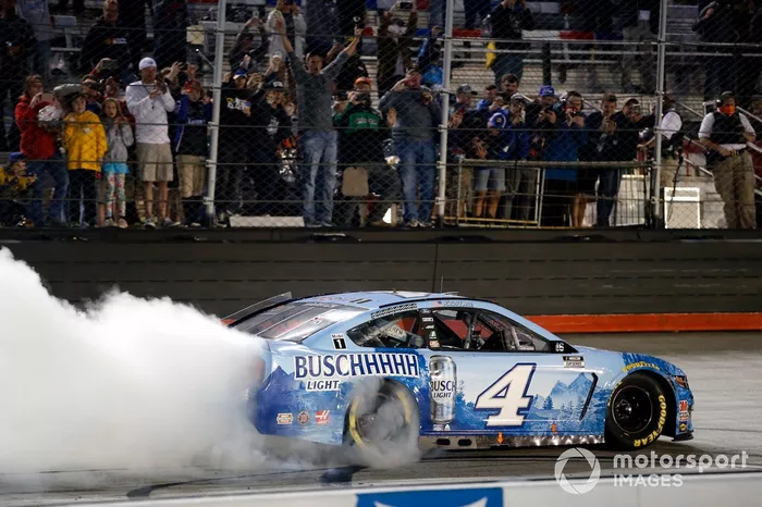 Ganador Kevin Harvick, Stewart-Haas Racing, Ford Mustang