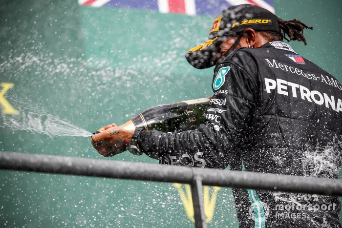 Podio: ganador Lewis Hamilton, Mercedes-AMG F1