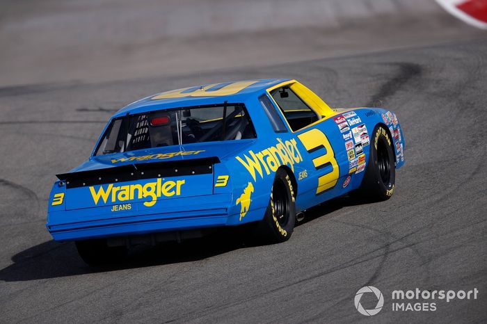 Daniel Ricciardo, McLaren, en el coche de Dale Earnhardt Wrangler Chevrolet Monte Carlo NASCAR de 1984