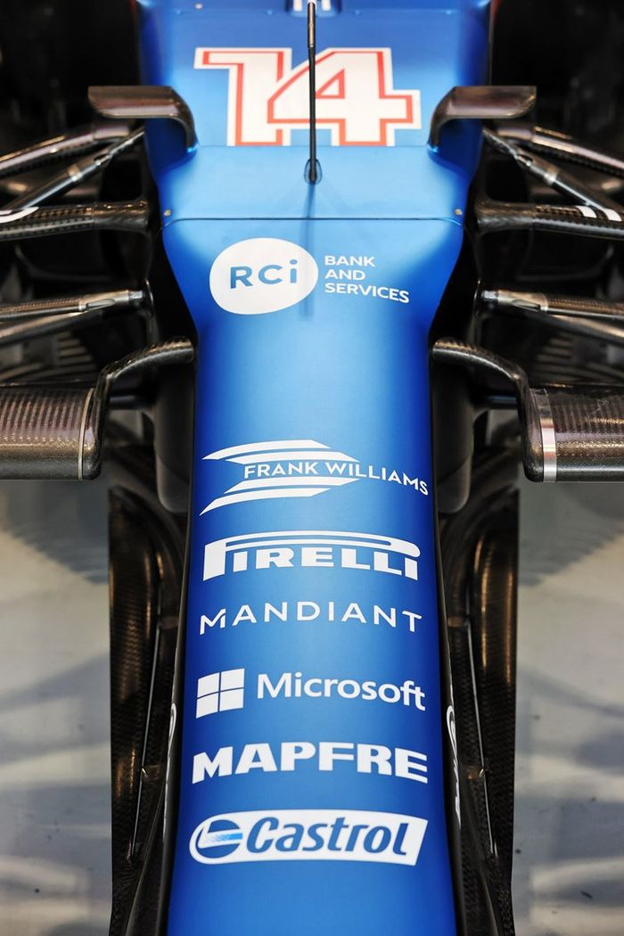 Homenaje a Frank Williams en el morro del Alpine A521