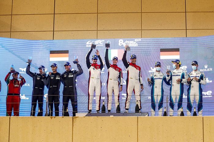 Podio GTE AM: Ganador de la carrera #83 AF Corse Ferrari 488 GTE Evo: François Perrodo, Nicklas Nielsen, Alessio Rovera, segundo lugar #77 Dempsey-Proton Racing Porsche 911 RSR - 19: Christian Ried, Jaxon Evans, Matt Campbell, tercer lugar #56 Team Project 1 Porsche 911 RSR - 19: Egidio Perfetti, Matteo Cairoli, Riccardo Pera