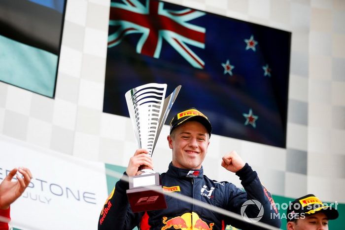 El ganador: Juri Vips, Hitech Grand Prix