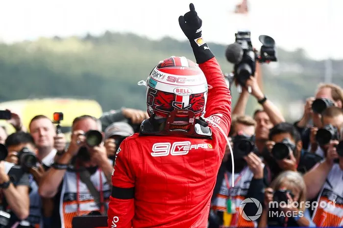 Charles Leclerc, Ferrari, festeggia la vittoria al parc ferme 