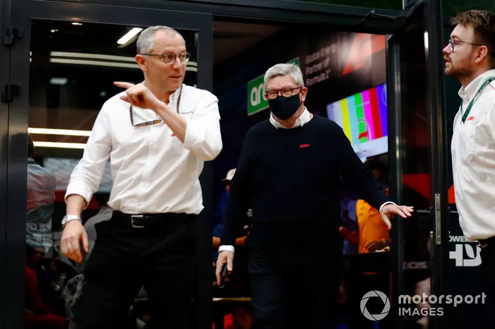Stefano Domenicali, CEO de Fórmula 1, Ross Brawn, director general de deportes de Motorsport 