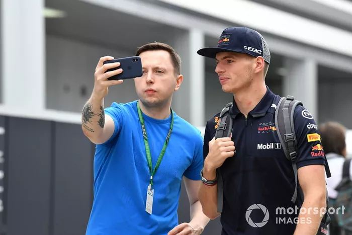 Max Verstappen, Red Bull Racing fans selfie