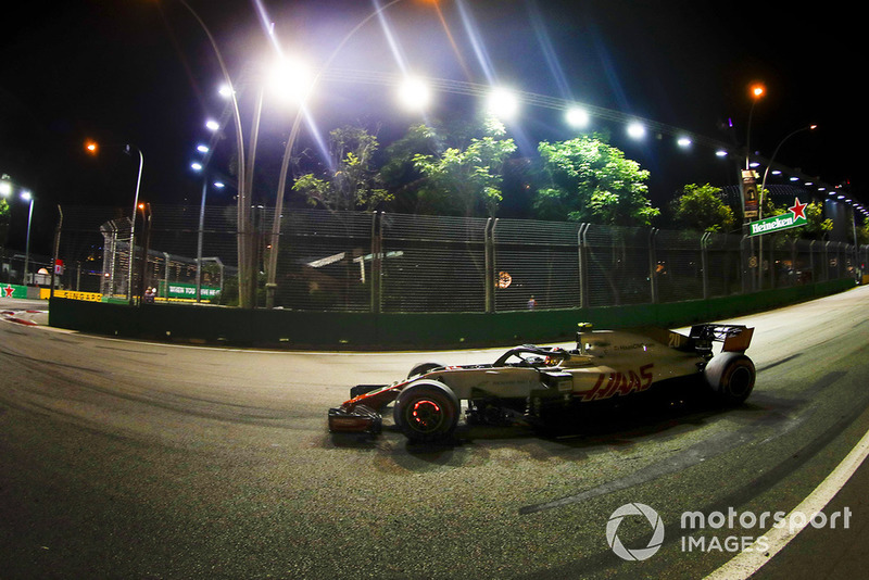 16: Kevin Magnussen, Haas F1 Team VF-18, 1:39.644