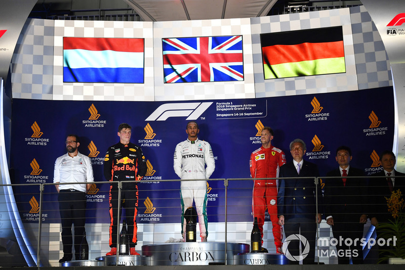 (Ki-ka): Max Verstappen, Red Bull Racing, Lewis Hamilton, Mercedes AMG F1 dan Sebastian Vettel, Ferrari