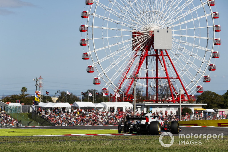 Kevin Magnussen, Haas F1 Team VF-18, estalló el neumático después de conectar con Charles Leclerc, Sauber C37