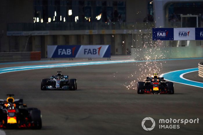 Daniel Ricciardo, Red Bull Racing RB14, Max Verstappen, Red Bull Racing RB14, y Lewis Hamilton, Mercedes AMG F1 W09 EQ Power+