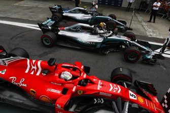 Pole: Lewis Hamilton, Mercedes AMG F1 W09 EQ Power+ ve Valtteri Bottas, Mercedes AMG F1 W09 ve Sebastian Vettel, Ferrari SF71H.