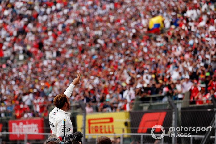 Lewis Hamilton, Mercedes AMG F1, celebra su quinto título