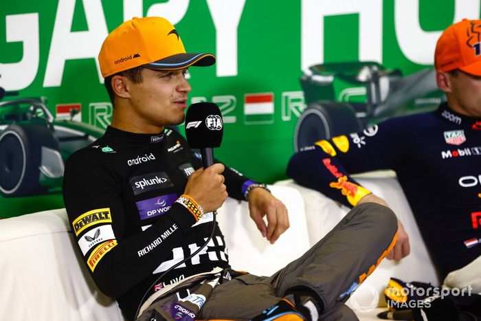Lando Norris, McLaren, 2ª posición, en la rueda de prensa posterior a la carrera