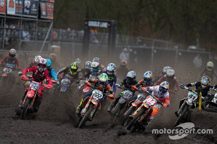 Jeffrey Herlings, Red Bull KTM Factory Racing en la salida supera a Tony Cairoli, Red Bull KTM Factory Racing
