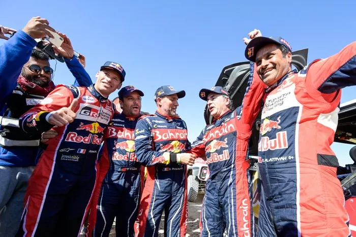 #305 JCW X-Raid Team: Carlos Sainz, Lucas Cruz with #300 Toyota Gazoo Racing: Nasser Al-Attiyah, Matthieu Baumel, #302 JCW X-Raid Team: Stephane Peterhansel