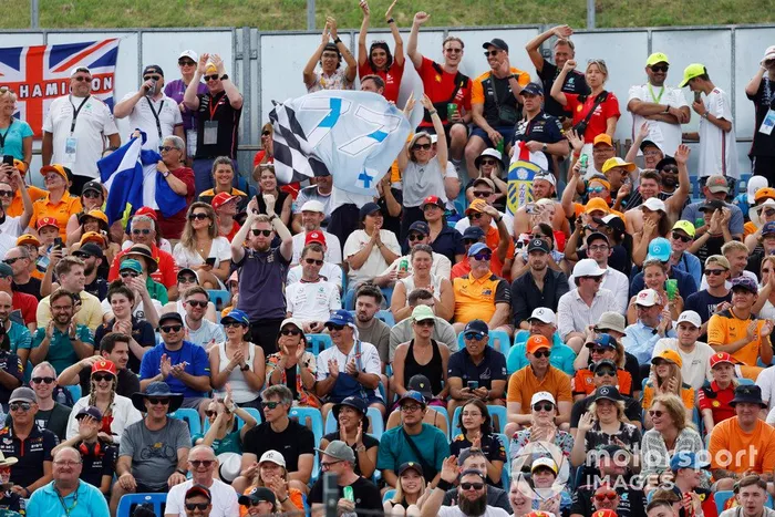 Aficionados en la tribuna