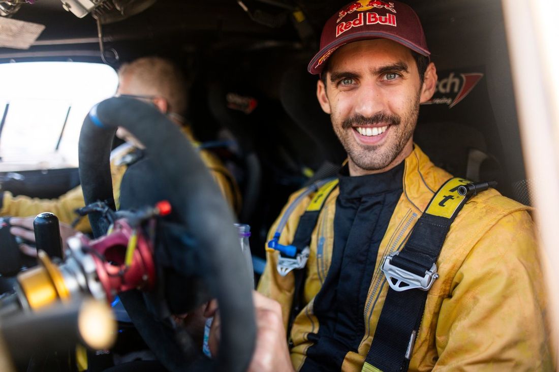 #221 Overdrive Racing Toyota Hilux Overdrive: Guillaume de Mevius