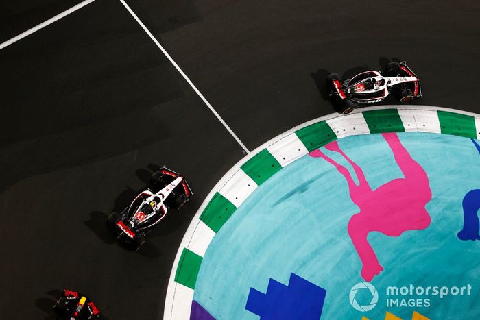 Kevin Magnussen, Haas VF-23, Nico Hulkenberg, Haas VF-23