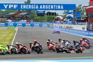 Marco Bezzecchi, Aprilia Racing Team caída en la salida
