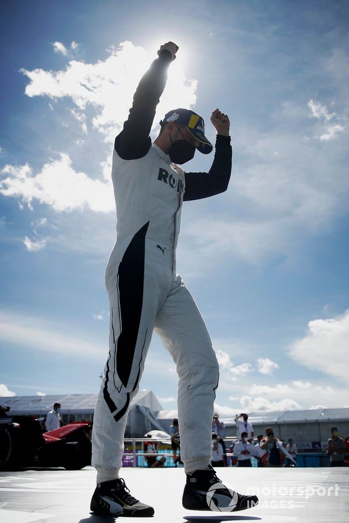 Ganador Edoardo Mortara, Venturi Racing celebra